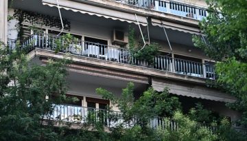 &Sigma;&tau;&epsilon;&gamma;&alpha;&sigma;&tau;&iota;&kappa;ό: &Eta; &Tau;&rho;ά&pi;&epsilon;&zeta;&alpha; &tau;&eta;&sigmaf; &Epsilon;&lambda;&lambda;ά&delta;&alpha;&sigmaf; &alpha;&nu;&alpha;&lambda;ύ&epsilon;&iota; &tau;&omicron;&upsilon;&sigmaf; &kappa;&rho;ί&sigma;&iota;&mu;&omicron;&upsilon;&sigmaf; &pi;&alpha;&rho;ά&gamma;&omicron;&nu;&tau;&epsilon;&sigmaf; &sigma;&tau;&eta;&nu; &pi;&rho;&omicron;&sigma;&phi;&omicron;&rho;ά &kappa;&alpha;&iota; &zeta;ή&tau;&eta;&sigma;&eta; &kappa;&alpha;&tau;&omicron;&iota;&kappa;ί&alpha;&sigmaf;