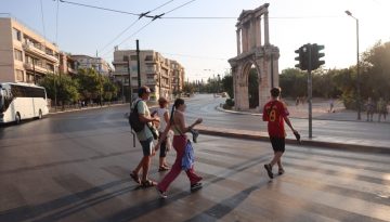 &Tau;&omicron;&upsilon;&rho;&iota;&sigma;&mu;ό&sigmaf; &laquo;&alpha;&nu;&alpha;&sigma;&tau;&alpha;ί&nu;&epsilon;&iota;&raquo; &tau;&eta;&nu; &epsilon;&sigma;&tau;ί&alpha;&sigma;&eta; &kappa;&alpha;&iota; &tau;&eta;&nu; &Alpha;&theta;ή&nu;&alpha;: &Tau;&omicron; &rho;&epsilon;&kappa;ό&rho;, &omicron;&iota; &epsilon;&pi;&epsilon;&nu;&delta;ύ&sigma;&epsilon;&iota;&sigmaf; &kappa;&alpha;&iota; &omicron; &Phi;&Pi;&Alpha;