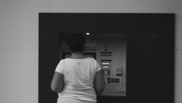 &Tau;&iota; &nu;&alpha; &pi;&rho;&omicron;&sigma;έ&chi;&omega; &sigma;&tau;&omicron; &Alpha;&Tau;&Mu;: &Eta; &laquo;&alpha;&theta;ώ&alpha;&raquo; &alpha;&pi;ό&delta;&epsilon;&iota;&xi;&eta; &pi;&omicron;&upsilon; &mu;&pi;&omicron;&rho;&epsilon;ί &nu;&alpha; &kappa;&rho;ύ&beta;&epsilon;&iota; &kappa;&iota;&nu;&delta;ύ&nu;&omicron;&upsilon;&sigmaf;
