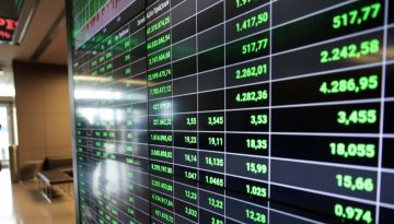 &Chi;&rho;&eta;&mu;&alpha;&tau;&iota;&sigma;&tau;ή&rho;&iota;&omicron;: Έ&kappa;&lambda;&epsilon;&iota;&sigma;&epsilon; &mu;&epsilon; ά&nu;&omicron;&delta;&omicron; 1,03%, &sigma;&tau;&alpha; 1,02 &delta;&iota;&sigma;. &epsilon;&upsilon;&rho;ώ &epsilon;&kappa;&tau;&iota;&nu;ά&chi;&theta;&eta;&kappa;&epsilon; &omicron; &tau;&zeta;ί&rho;&omicron;&sigmaf;
