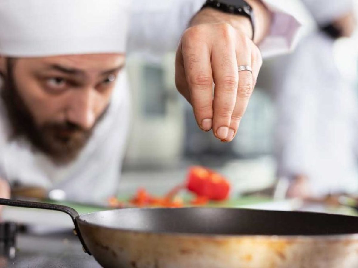 Εργαζόμενοι σε επισιτισμό και ζαχαρώδη προϊόντα με νέες συλλογικές συμβάσεις