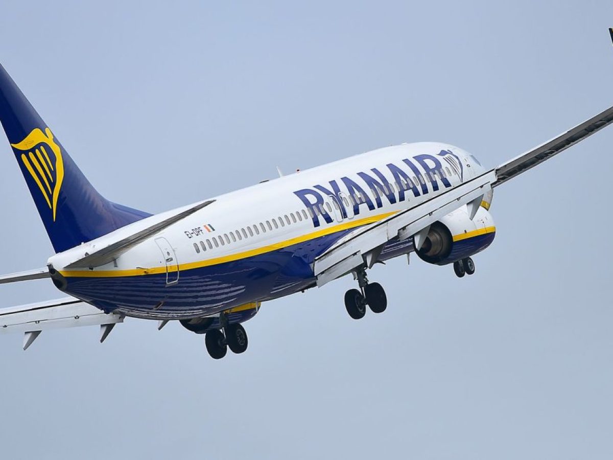 Ryanair: Οι 700.000 χαμένες θέσεις, τα 12 κομμένα δρομολόγια και η σύγκρουση με τη Fraport