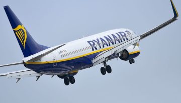 Ryanair: &Omicron;&iota; 700.000 &chi;&alpha;&mu;έ&nu;&epsilon;&sigmaf; &theta;έ&sigma;&epsilon;&iota;&sigmaf;, &tau;&alpha; 12 &kappa;&omicron;&mu;&mu;έ&nu;&alpha; &delta;&rho;&omicron;&mu;&omicron;&lambda;ό&gamma;&iota;&alpha; &kappa;&alpha;&iota; &eta; &sigma;ύ&gamma;&kappa;&rho;&omicron;&upsilon;&sigma;&eta; &mu;&epsilon; &tau;&eta; Fraport