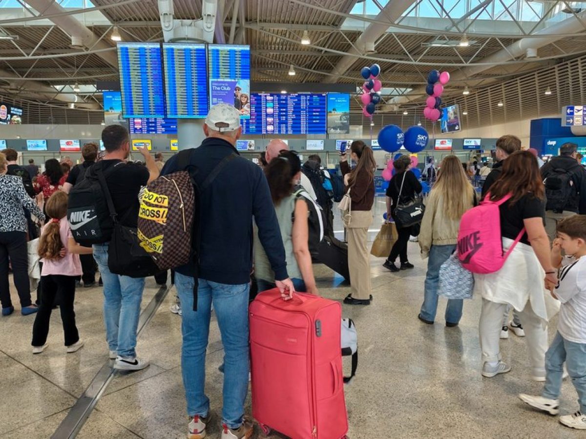 Η Ελλάδα κερδίζει το στοίχημα του τουρισμού με το «UK fast track»: Χωρίς ουρές και καθυστερήσεις οι Βρετανοί το 2025