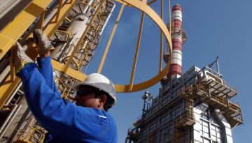 Πετρέλαιο: Πάνω από 7% η εβδομαδιαία άνοδος του Brent – Μια ανάσα από τα 2,10 ευρώ η αμόλυβδη στην Ελλάδα