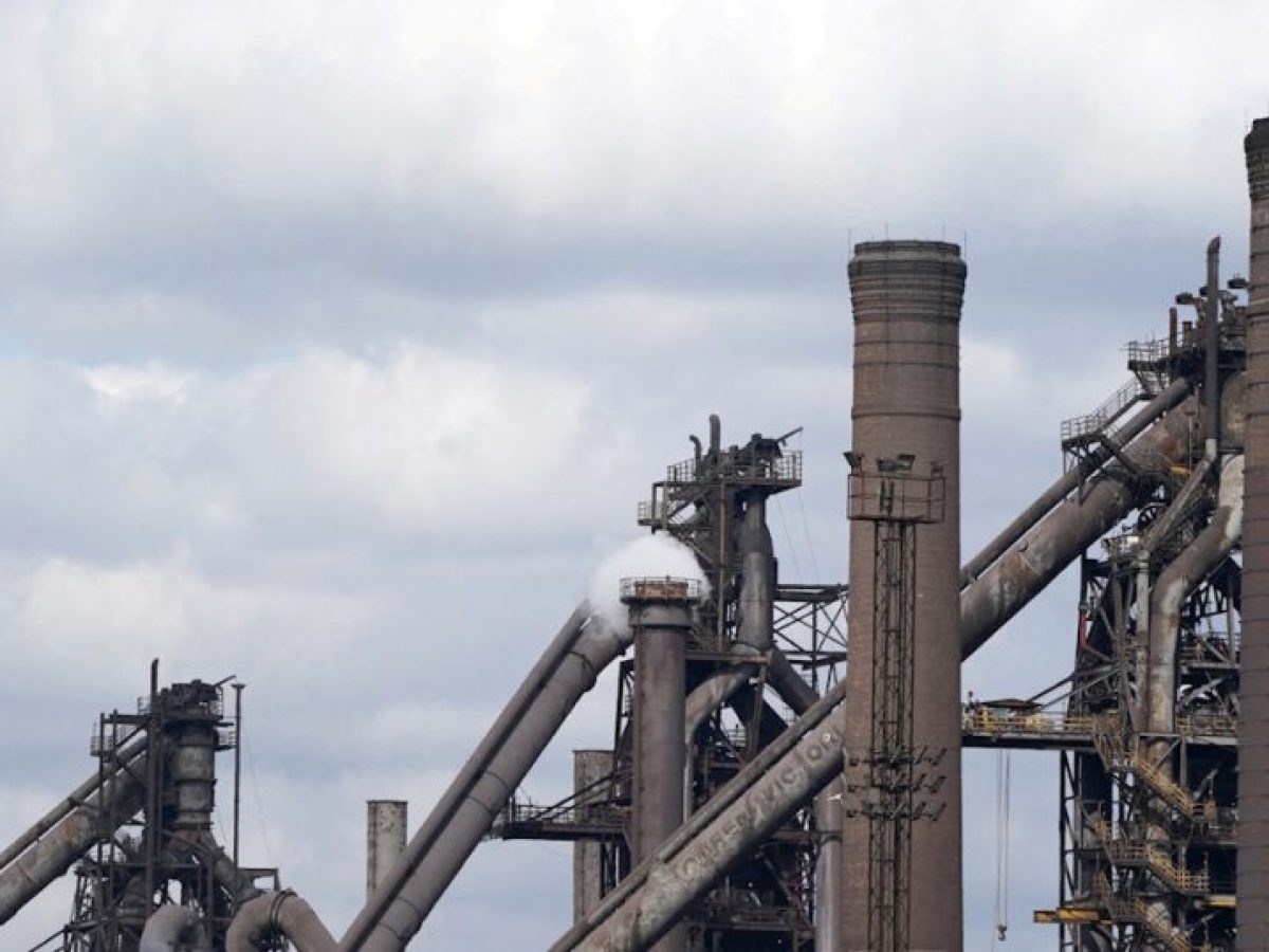 Η Βρετανία διασώζει την χαλυβουργία British Steel με κρατικοποίηση, σύμφωνα με τον Στάρμερ