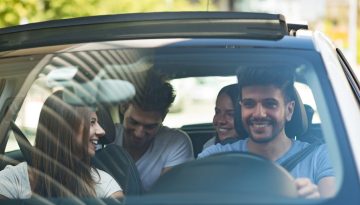 Το 51% των Ελλήνων ταξιδιωτών σχεδιάζει road trips – Πώς το AI αλλάζει τις ενοικιάσεις αυτοκινήτων