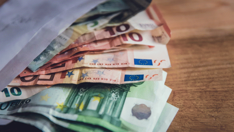 Επιδόματα: Ενίσχυση 300 ευρώ σε χήρες 60 ετών και άνω