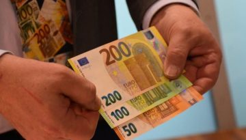 &Epsilon;&pi;ί&delta;&omicron;&mu;&alpha; 300&euro; &gamma;&iota;&alpha; &sigma;&upsilon;&nu;&tau;&alpha;&xi;&iota;&omicron;ύ&chi;&omicron;&upsilon;&sigmaf;: &Omicron; &eta;&lambda;&iota;&kappa;&iota;&alpha;&kappa;ό&sigmaf; &ldquo;&kappa;ό&phi;&tau;&eta;&sigmaf;&rdquo;