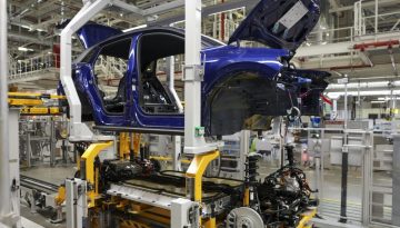 &Gamma;&iota;&alpha;&tau;ί &omicron; &Tau;&rho;&alpha;&mu;&pi; &alpha;&upsilon;&xi;ά&nu;&epsilon;&iota; &sigma;&tau;&omicron; 25% &tau;&omicron;&upsilon;&sigmaf; &delta;&alpha;&sigma;&mu;&omicron;ύ&sigmaf; &sigma;&tau;&alpha; &epsilon;&upsilon;&rho;&omega;&pi;&alpha;ϊ&kappa;ά &omicron;&chi;ή&mu;&alpha;&tau;&alpha; &ndash; &Pi;ώ&sigmaf; &alpha;&pi;&alpha;&nu;&tau;ά &eta; &Epsilon;&upsilon;&rho;ώ&pi;&eta;
