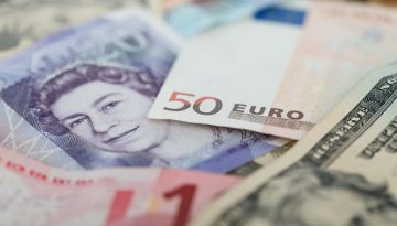 Το ευρώ υποχωρεί 0,31% στο 1,1747 δολάριο
