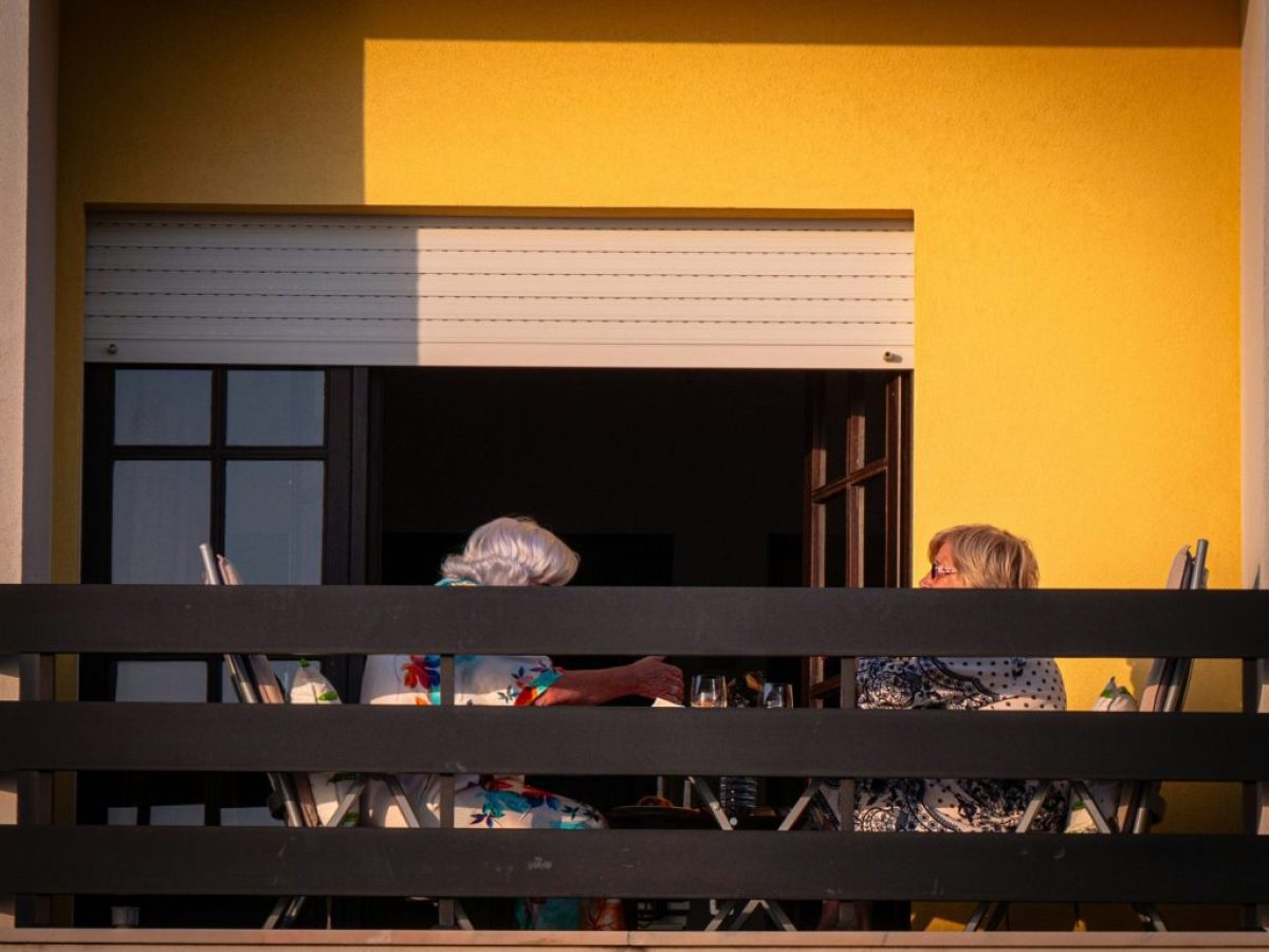 Ενίσχυση 300 ευρώ και για χήρες από τα 60 – Διευρύνονται τα μέτρα στήριξης