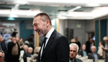 &Sigma;&tau;&omicron;&upsilon;&rho;&nu;ά&rho;&alpha;&sigmaf; &gamma;&iota;&alpha; &kappa;ό&kappa;&kappa;&iota;&nu;&alpha; &delta;ά&nu;&epsilon;&iota;&alpha;: &laquo;&Alpha;&sigma;&tau;&iota;&kappa;ό&sigmaf; &mu;ύ&theta;&omicron;&sigmaf;&raquo; &omicron;&iota; &tau;&rho;&iota;&gamma;&omega;&nu;&iota;&kappa;έ&sigmaf; &sigma;&upsilon;&nu;&alpha;&lambda;&lambda;&alpha;&gamma;έ&sigmaf;