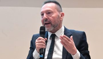 &Sigma;&tau;&omicron;&upsilon;&rho;&nu;ά&rho;&alpha;&sigmaf;: &laquo;&Omicron; &mu;έ&sigma;&omicron;&sigmaf; &rho;&upsilon;&theta;&mu;ό&sigmaf; &alpha;&nu;ά&pi;&tau;&upsilon;&xi;&eta;&sigmaf; &tau;&omicron;&upsilon; &Alpha;&Epsilon;&Pi; &tau;&eta;&nu; &pi;&epsilon;&rho;ί&omicron;&delta;&omicron; 2022-2024 &sigma;&tau;&eta;&nu; &Pi;&epsilon;&rho;&iota;&phi;έ&rho;&epsilon;&iota;&alpha; &tau;&eta;&sigmaf; &Kappa;&rho;ή&tau;&eta;&sigmaf; &alpha;&nu;ή&lambda;&theta;&epsilon; &sigma;&epsilon; 5,6%&raquo;