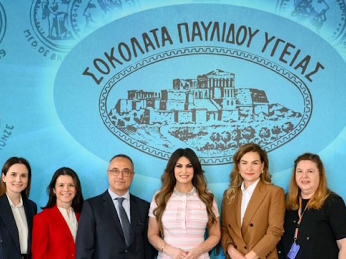 Η Κίμπερλι Γκίλφοϊλ επισκέφτηκε το ιστορικό εργοστάσιο της σοκολατοποιΐας «Παυλίδη»
