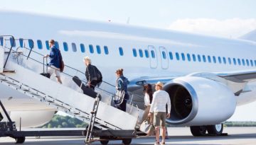 &Alpha;&epsilon;&rho;&omicron;&pi;&omicron;&rho;&iota;&kappa;ά &kappa;&alpha;ύ&sigma;&iota;&mu;&alpha;: &Alpha;&pi;ό &tau;&omicron;&nu; &Mu;άϊ&omicron; &alpha;&nu;&alpha;&mu;έ&nu;&omicron;&nu;&tau;&alpha;&iota; &epsilon;&lambda;&lambda;&epsilon;ί&psi;&epsilon;&iota;&sigmaf; &ndash; &Pi;&omicron;&iota;&epsilon;&sigmaf; &chi;ώ&rho;&epsilon;&sigmaf; &kappa;&iota;&nu;&delta;&upsilon;&nu;&epsilon;ύ&omicron;&upsilon;&nu; &kappa;&alpha;&iota; &tau;&iota; &sigma;&eta;&mu;&alpha;ί&nu;&epsilon;&iota; &eta; &kappa;&rho;ί&sigma;&eta; &gamma;&iota;&alpha; &tau;&eta;&nu; &Epsilon;&lambda;&lambda;ά&delta;&alpha;