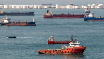 Το πετρέλαιο σκαρφαλώνει σε υψηλότερα επίπεδα υπό τον φόβο κλιμάκωσης της έντασης στα Στενά του Ορμούζ