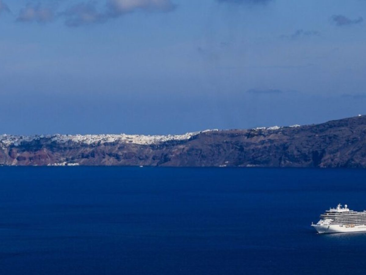 Σαντορίνη: Πλαφόν στην κρουαζιέρα 8.000 επισκεπτών – Τι δείχνει μελέτη