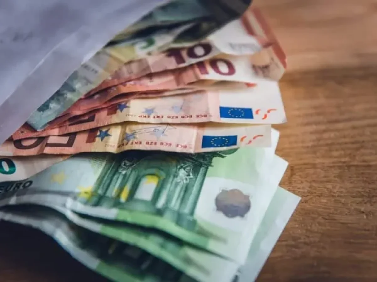 Επίδομα 400€ χωρίς κριτήρια: Ποιοι οι δικαιούχοι
