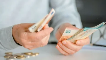 &Sigma;&upsilon;&nu;&tau;ά&xi;&epsilon;&iota;&sigmaf;: &Alpha;&lambda;&lambda;ά&zeta;&epsilon;&iota; &eta; &Epsilon;&Alpha;&Sigma; &gamma;&iota;&alpha; 400.000 &sigma;&upsilon;&nu;&tau;&alpha;&xi;&iota;&omicron;ύ&chi;&omicron;&upsilon;&sigmaf; &ndash; &Tau;&iota; &epsilon;&xi;&epsilon;&tau;ά&zeta;&epsilon;&iota; &eta; &kappa;&upsilon;&beta;έ&rho;&nu;&eta;&sigma;&eta;