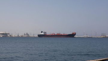 Σε νέα ύψη το πετρέλαιο: Πάνω από τα 111 δολάρια το Brent υπό τον φόβο παρατεταμένου αποκλεισμού των Στενών του Ορμούζ