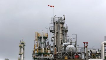 Πετρέλαιο: Επιταχύνεται η πτώση, με το Brent να επιστρέφει ολοταχώς στα 100 δολάρια μετά τις ελπίδες για συμφωνία ΗΠΑ με Ιράν