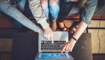 &Pi;ό&sigma;&alpha; &xi;&omicron;&delta;&epsilon;ύ&omicron;&upsilon;&nu; &omicron;&iota; Έ&lambda;&lambda;&eta;&nu;&epsilon;&sigmaf; &sigma;&epsilon; online &alpha;&gamma;&omicron;&rho;έ&sigmaf; &kappa;&alpha;&iota; &tau;&iota; &epsilon;&pi;&iota;&lambda;έ&gamma;&omicron;&upsilon;&nu;
