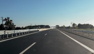 &Omicron;&lambda;&upsilon;&mu;&pi;ί&alpha; &Omicron;&delta;ό&sigmaf;: &laquo;&Kappa;&epsilon;&rho;&delta;ί&zeta;&epsilon;&iota;&raquo; &tau;&omicron;&upsilon;&sigmaf; &omicron;&delta;&eta;&gamma;&omicron;ύ&sigmaf; &eta; &chi;&iota;&lambda;&iota;&omicron;&mu;&epsilon;&tau;&rho;&iota;&kappa;ή &chi;&rho;έ&omega;&sigma;&eta;