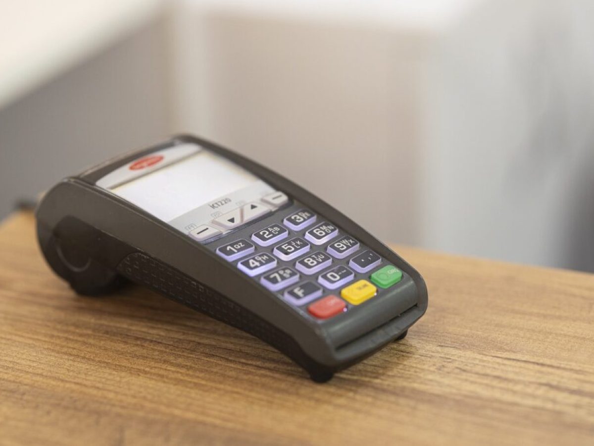 Κρυφή χρέωση 4€ το μήνα στα POS καταγγέλλουν επιχειρηματίες