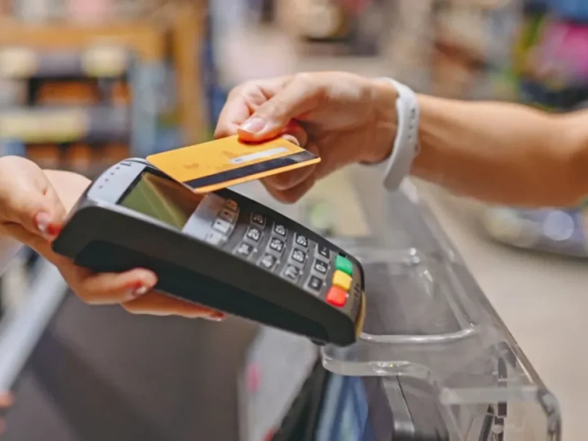 Το νέο κόλπο με τα POS που βάζει στο μικροσκόπιο η ΑΑΔΕ – Ποιοι κινδυνεύουν με βαριά πρόστιμα