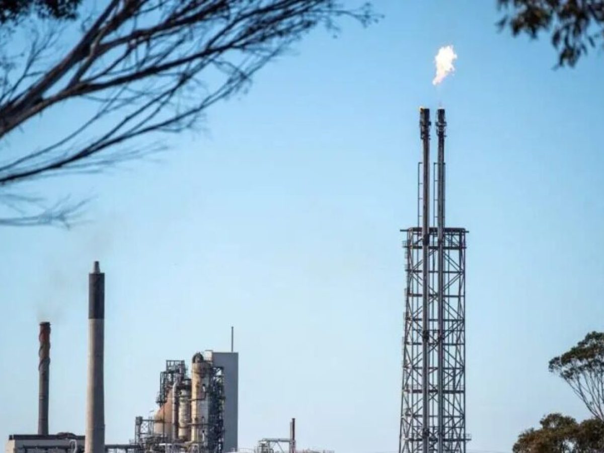 Συγκρατημένη άνοδος στο πετρέλαιο, με το Brent πάνω από τα 105 δολάρια και την αγορά να παρακολουθεί τις επαφές Τραμπ με Σι