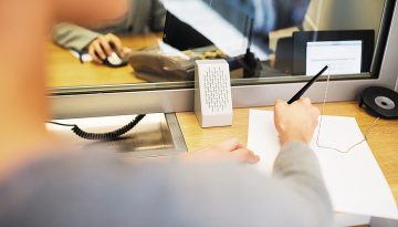&Tau;&rho;ά&pi;&epsilon;&zeta;&epsilon;&sigmaf;: &Pi;ά&rho;&tau;&iota; &delta;&alpha;&nu;&epsilon;ί&omega;&nu; &ndash; &Pi;ό&sigma;&alpha; &chi;&rho;ή&mu;&alpha;&tau;&alpha; έ&rho;&iota;&xi;&alpha;&nu; &sigma;&tau;&eta;&nu; &alpha;&gamma;&omicron;&rho;ά