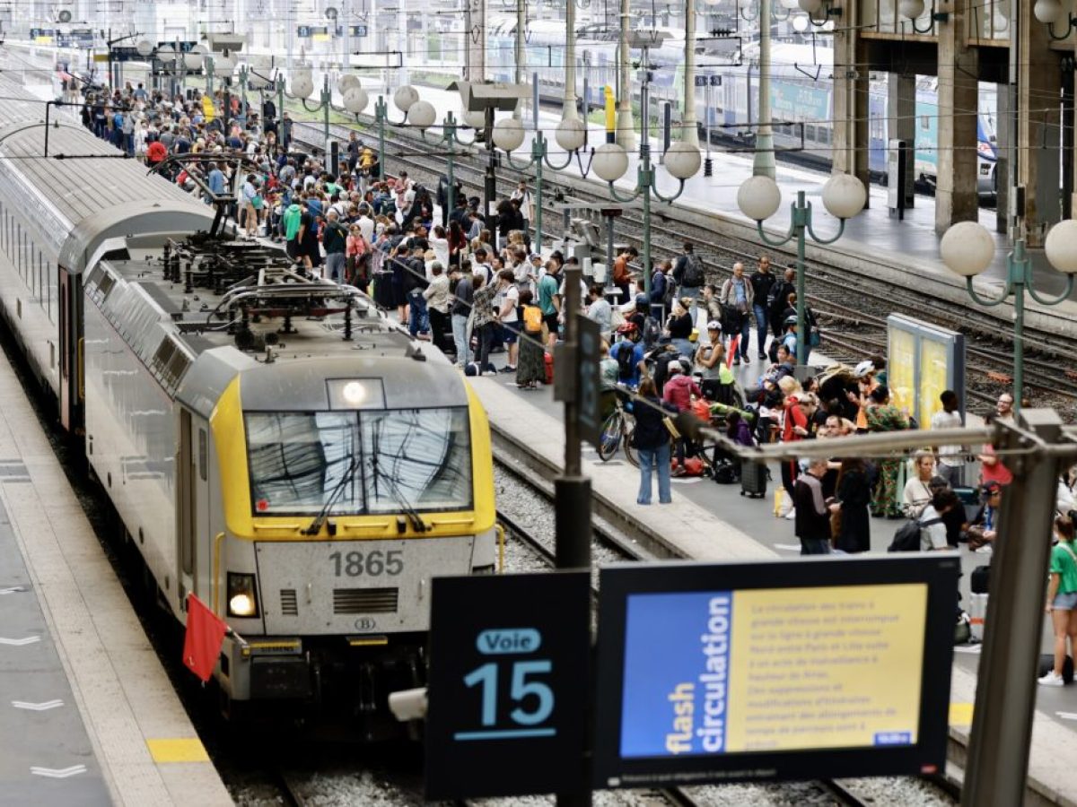 Γαλλία: Σε ριζική αναδιάρθρωση οι σιδηρόδρομοι, τα νέα πλάνα και οι αντιδράσεις