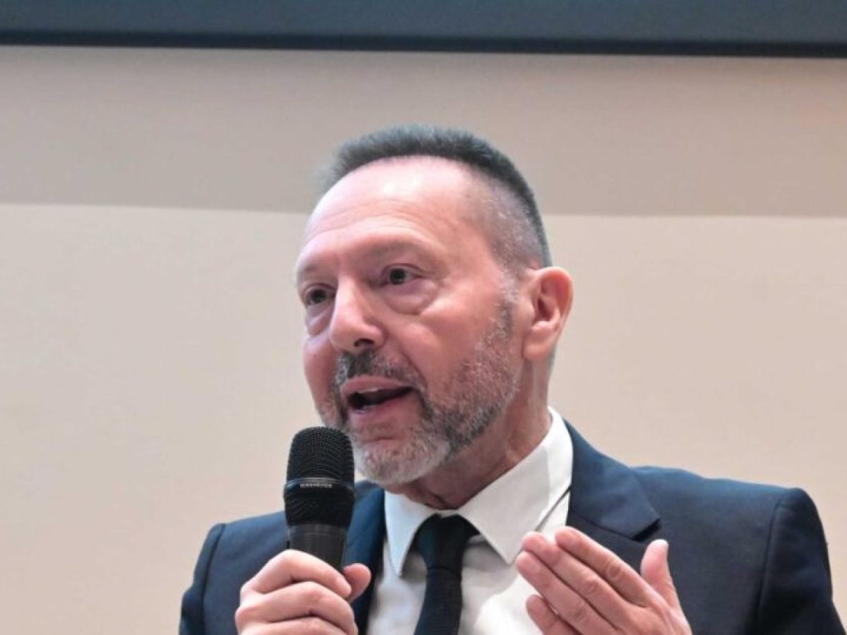 Στουρνάρας: Αστικός μύθος οι τριγωνικές συναλλαγές μεταξύ τραπεζών και servicers
