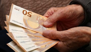 &Sigma;&upsilon;&nu;&tau;ά&xi;&epsilon;&iota;&sigmaf; &delta;ύ&omicron; &tau;&alpha;&chi;&upsilon;&tau;ή&tau;&omega;&nu;: &Eta; &laquo;&psi;&alpha;&lambda;ί&delta;&alpha;&raquo; &Delta;&eta;&mu;&omicron;&sigma;ί&omicron;&upsilon; &kappa;&alpha;&iota; &iota;&delta;&iota;&omega;&tau;&iota;&kappa;&omicron;ύ &tau;&omicron;&mu;έ&alpha; &sigma;&upsilon;&nu;&epsilon;&chi;ί&zeta;&epsilon;&iota; &nu;&alpha; &mu;&epsilon;&gamma;&alpha;&lambda;ώ&nu;&epsilon;&iota; &sigma;&eta;&mu;&alpha;&nu;&tau;&iota;&kappa;ά