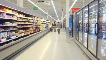 &Sigma;&omicron;ύ&pi;&epsilon;&rho; &Mu;ά&rho;&kappa;&epsilon;&tau;: &Eta; &sigma;&tau;&rho;&omicron;&phi;ή &sigma;&tau;&eta;&nu; &iota;&delta;&iota;&omega;&tau;&iota;&kappa;ή &epsilon;&tau;&iota;&kappa;έ&tau;&alpha; &kappa;&alpha;&iota; &omicron;&iota; &pi;&rho;&omega;&tau;&alpha;&gamma;&omega;&nu;&iota;&sigma;&tau;έ&sigmaf; &tau;&eta;&sigmaf; &alpha;&gamma;&omicron;&rho;ά&sigmaf;