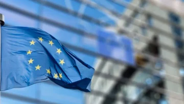 &laquo;&Epsilon;&lambda;&lambda;ά&delta;&alpha; 2.0&raquo;: &Eta; &kappa;&rho;ί&sigma;&iota;&mu;&eta; &alpha;&nu;&alpha;&theta;&epsilon;ώ&rho;&eta;&sigma;&eta; &kappa;&alpha;&iota; &eta; &mu;ά&chi;&eta; &gamma;&iota;&alpha; &nu;&alpha; &mu;&eta; &chi;&alpha;&theta;&omicron;ύ&nu; &pi;ό&rho;&omicron;&iota;