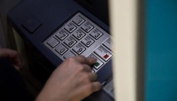 &Omicron; &omicron;&delta;&eta;&gamma;ό&sigmaf; &tau;&eta;&sigmaf; &nu;έ&alpha;&sigmaf; &epsilon;&pi;&omicron;&chi;ή&sigmaf; &gamma;&iota;&alpha; &tau;&iota;&sigmaf; &tau;&rho;ά&pi;&epsilon;&zeta;&epsilon;&sigmaf; &ndash; &Theta;&alpha; &laquo;&sigma;&kappa;έ&phi;&tau;&omicron;&nu;&tau;&alpha;&iota;&raquo; &pi;&rho;&iota;&nu;&hellip; &alpha;&pi;ό &epsilon;&sigma;ά&sigmaf;