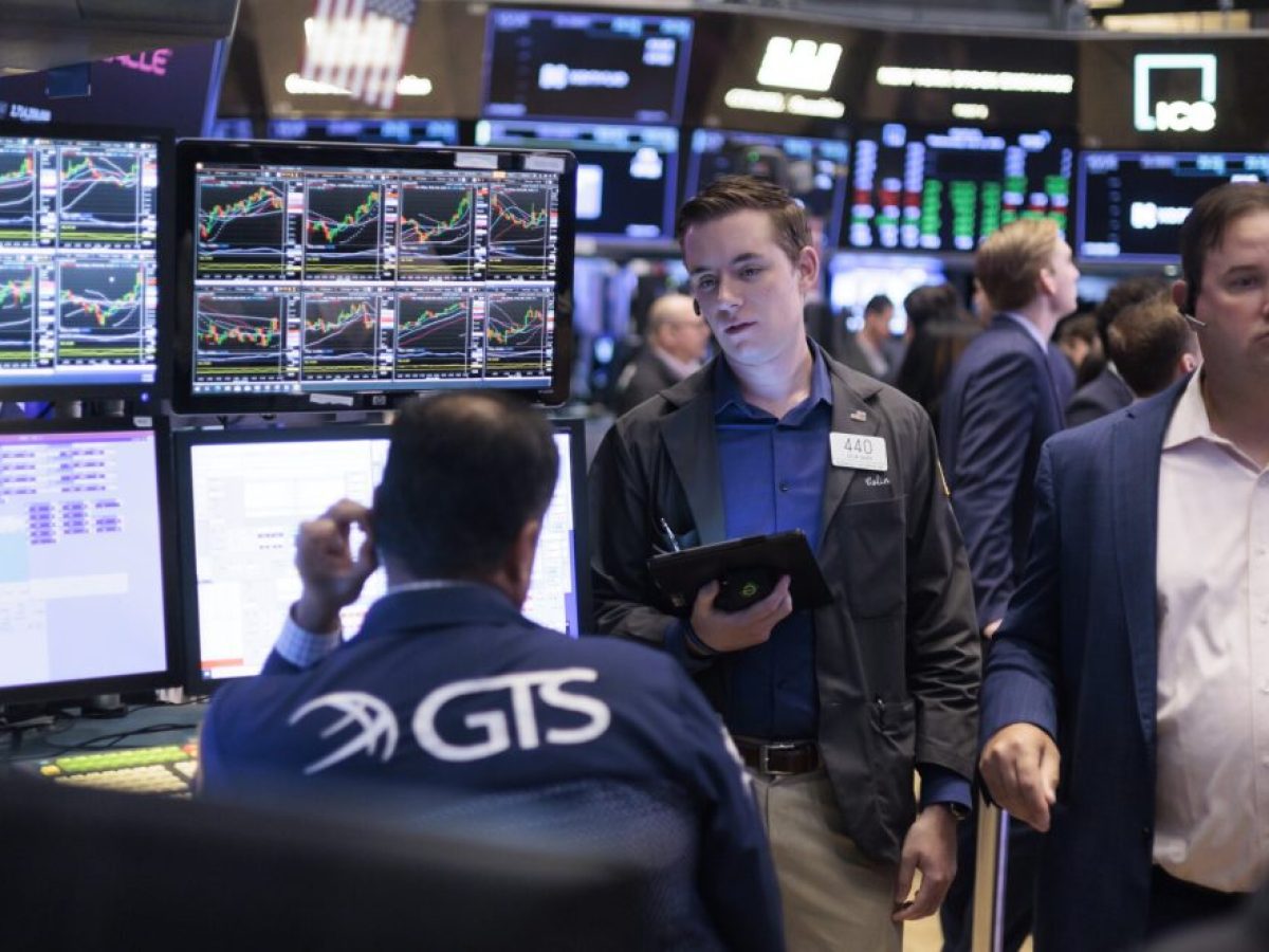 Wall Street: Άλμα 500 μονάδων για τον Dow καθώς διολισθαίνει το πετρέλαιο
