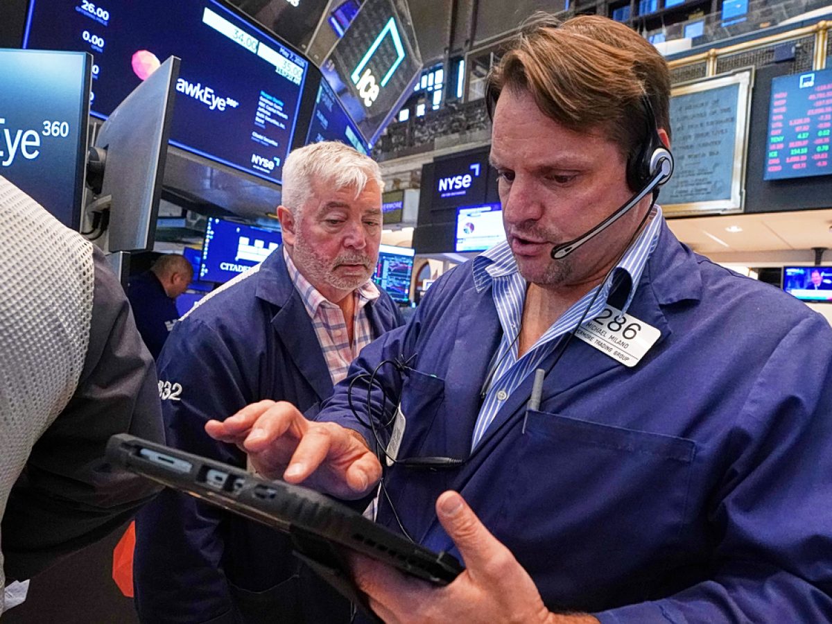 Wall Street: Πτώση και «καμπανάκια» πληθωρισμού – Άνοδος για το πετρέλαιο