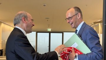 Κωστής Χατζηδάκης στο Βερολίνο: Η Ελλάδα έχει αναδειχθεί σε παράδειγμα επιτυχίας