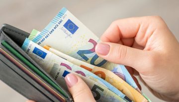 Oι κατώτατοι και ανώτατοι μισθοί στην Ελλάδα το 2026 (πίνακες)