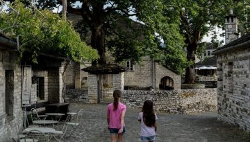Ά&lambda;&mu;&alpha; &tau;&omicron;&upsilon; &tau;&omicron;&upsilon;&rho;&iota;&sigma;&mu;&omicron;ύ &tau;&omicron; &pi;&rho;ώ&tau;&omicron; &tau;&rho;ί&mu;&eta;&nu;&omicron; &pi;&alpha;&rho;ά &tau;&omicron;&nu; &pi;ό&lambda;&epsilon;&mu;&omicron; &sigma;&tau;&omicron;&nu; &Kappa;ό&lambda;&pi;&omicron; &ndash; &Epsilon;&kappa;&tau;ί&nu;&alpha;&xi;&eta; &epsilon;&sigma;ό&delta;&omega;&nu; &kappa;&alpha;&tau;ά 64,3%