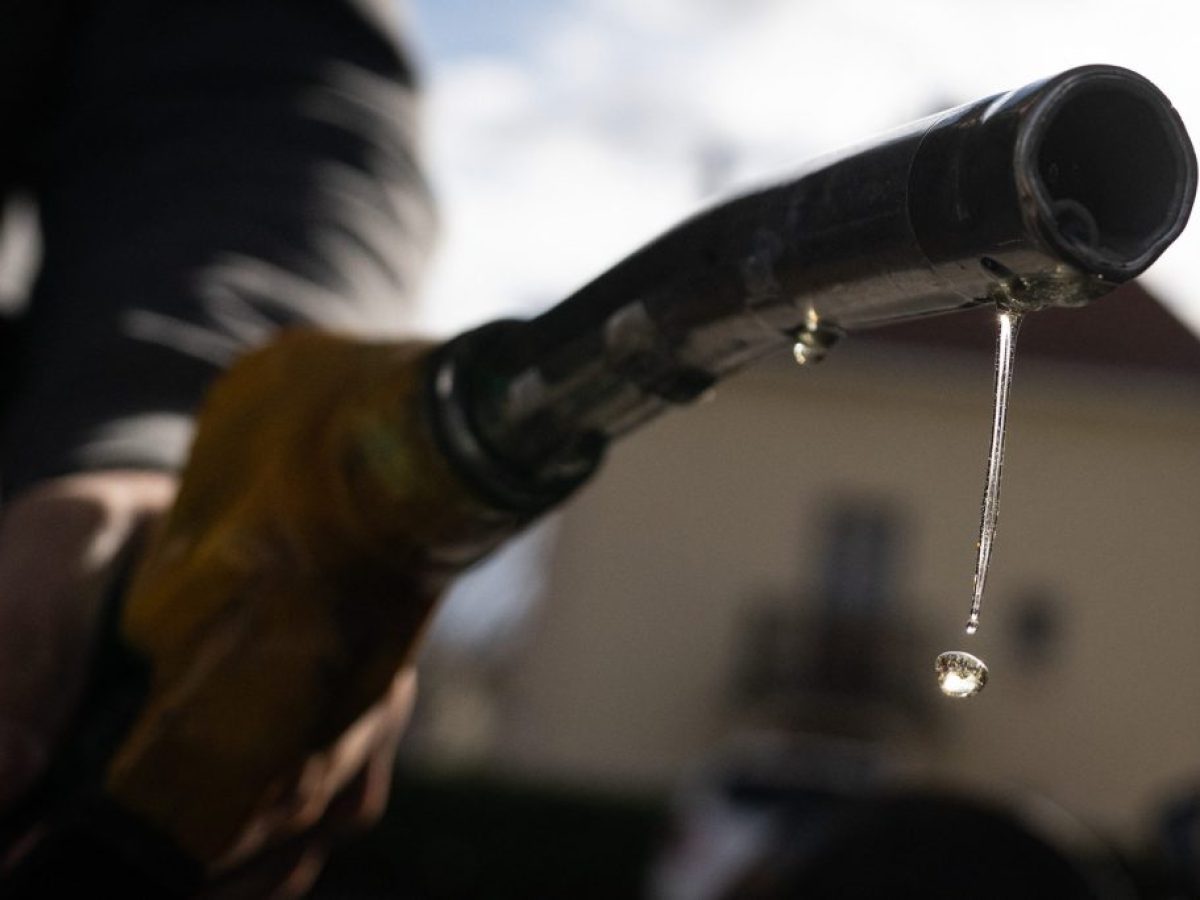 Καύσιμα: Άλμα 5% στην τιμή του Brent – Ελπίδες να διατηρηθεί η μείωση του 2,8% στην αμόλυβδη