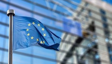 &Beta;&omicron;&upsilon;&lambda;&gamma;&alpha;&rho;ί&alpha;: &Sigma;&tau;&omicron; &sigma;&tau;ό&chi;&alpha;&sigma;&tau;&rho;&omicron; &tau;&eta;&sigmaf; &Kappa;&omicron;&mu;&iota;&sigma;&iota;ό&nu; &gamma;&iota;&alpha; &upsilon;&pi;&epsilon;&rho;&beta;&omicron;&lambda;&iota;&kappa;ό έ&lambda;&lambda;&epsilon;&iota;&mu;&mu;&alpha; &mu;&epsilon;&tau;ά &tau;&eta;&nu; έ&nu;&tau;&alpha;&xi;&eta; &sigma;&tau;&omicron; &epsilon;&upsilon;&rho;ώ