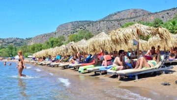 &Nu;έ&omicron; &pi;&lambda;&alpha;ί&sigma;&iota;&omicron; &gamma;&iota;&alpha; &alpha;&iota;&gamma;&iota;&alpha;&lambda;&omicron;ύ&sigmaf; &kappa;&alpha;&iota; &pi;&alpha;&rho;&alpha;&lambda;ί&epsilon;&sigmaf;: Έ&lambda;&epsilon;&gamma;&chi;&omicron;&iota; &mu;&epsilon; drones, &alpha;&lambda;&lambda;&alpha;&gamma;έ&sigmaf; &sigma;&tau;&iota;&sigmaf; &pi;&alpha;&rho;&alpha;&chi;&omega;&rho;ή&sigma;&epsilon;&iota;&sigmaf; &kappa;&alpha;&iota; &mu;&epsilon;&tau;&alpha;&beta;&alpha;&tau;&iota;&kappa;έ&sigmaf; &rho;&upsilon;&theta;&mu;ί&sigma;&epsilon;&iota;&sigmaf; &ndash; mononewsTV