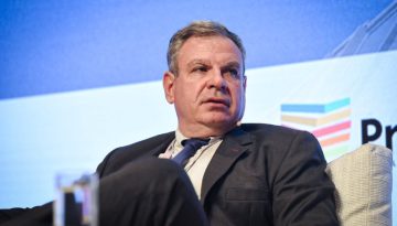 IOBE: Στα 417 δισ. ευρώ το ιδιωτικό χρέος – Ανοδικά η ελληνική οικονομία, παρά την συρρίκνωση της Ευρώπης