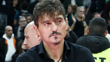 ΚΑΕ Ολυμπιακός: Ζητά 2ετή απαγόρευση εισόδου στα γήπεδα και πρόστιμο 100.000 για τον Δημήτρη Γιαννακόπουλο – Πώς απαντά ο Παναθηναϊκός