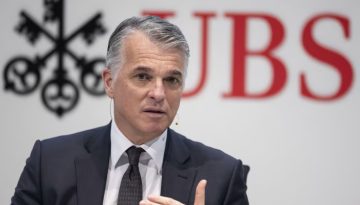 UBS: Μειώνει τις προβλέψεις για τον χρυσό, αλλά βλέπει ευκαιρίες στις πιέσεις