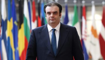 &Eta; &Epsilon;&lambda;&lambda;ά&delta;&alpha; &beta;&gamma;&alpha;ί&nu;&epsilon;&iota; &sigma;&tau;&iota;&sigmaf; &alpha;&gamma;&omicron;&rho;έ&sigmaf; &mu;&epsilon; &epsilon;&pi;&alpha;&nu;έ&kappa;&delta;&omicron;&sigma;&eta; 10&epsilon;&tau;&omicron;ύ&sigmaf; &omicron;&mu;&omicron;&lambda;ό&gamma;&omicron;&upsilon;